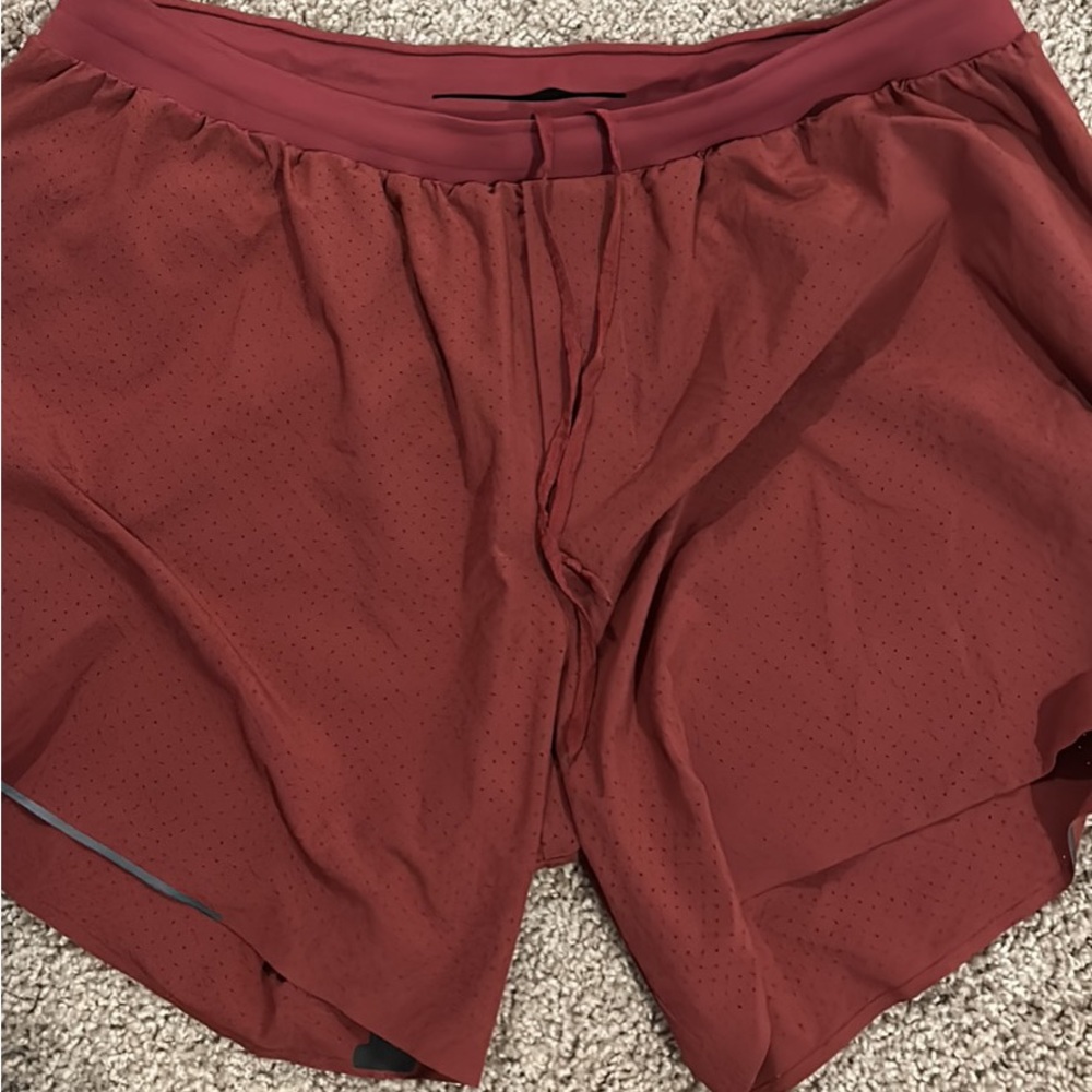 Men’s Lululemon fast and free maroon shorts, size XL